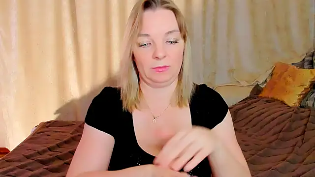 Snapshot of Regina__blue chatting on December 18, 2025, 3:38 pm Regina blue online show from December 18, 2025, 3:38 pm