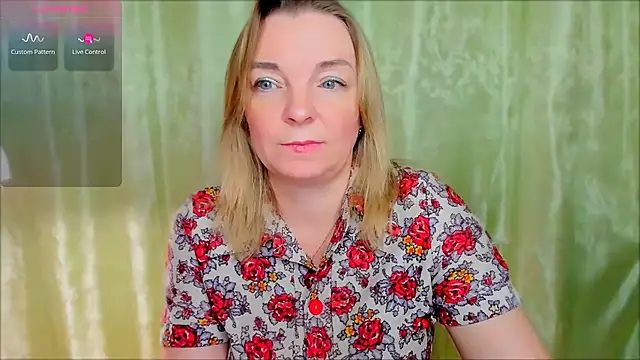 Snapshot of Regina__blue chatting on March 4, 2025, 7:22 pm Regina blue online show from March 4, 2025, 7:22 pm