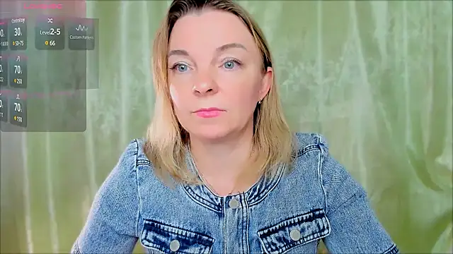 Snapshot of Regina__blue chatting on February 10, 2025, 6:03 pm Regina blue online show from February 10, 2025, 6:03 pm