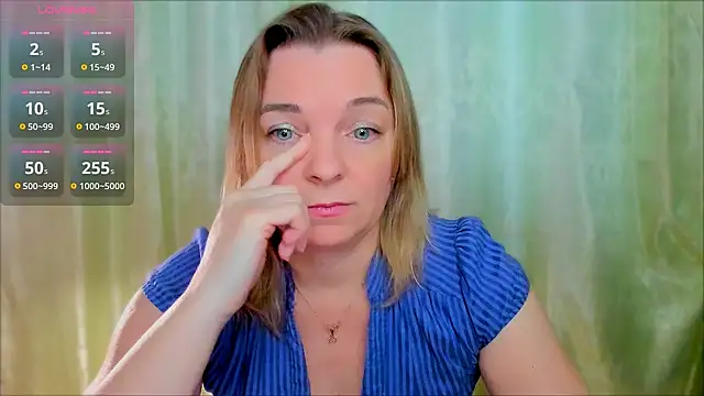 Snapshot of Regina__blue chatting on February 23, 2025, 9:26 pm Regina blue online show from February 23, 2025, 9:26 pm