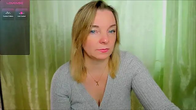 Snapshot of Regina__blue chatting on March 2, 2025, 1:42 pm Regina blue online show from March 2, 2025, 1:42 pm