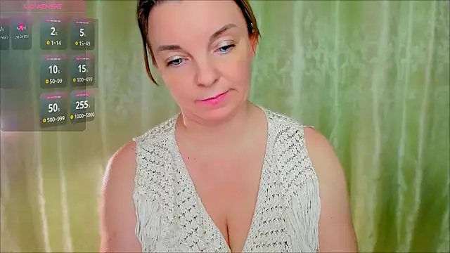 Snapshot of Regina__blue chatting on February 18, 2025, 9:09 pm Regina blue online show from February 18, 2025, 9:09 pm