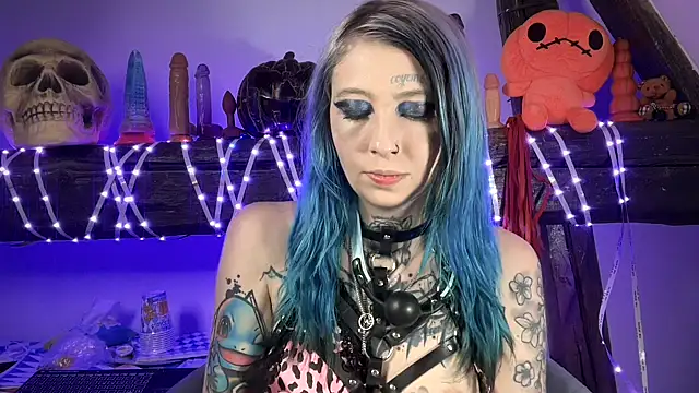 coyemoo online show from October 6, 2025, 2:46 am