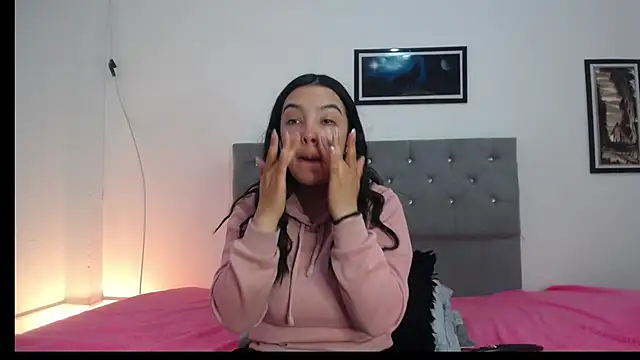 Snapshot of Perla_Sc chatting on February 17, 2025, 3:58 am Perla Sc online show from February 17, 2025, 3:58 am