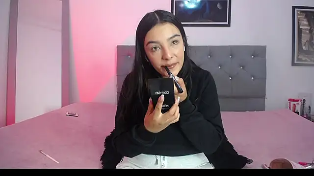 Snapshot of Perla_Sc chatting on March 23, 2025, 4:27 am Perla Sc online show from March 23, 2025, 4:27 am