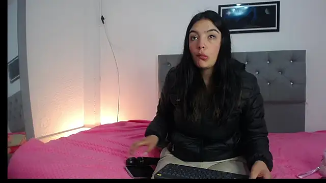 Snapshot of Perla_Sc chatting on February 19, 2025, 5:27 am Perla Sc online show from February 19, 2025, 5:27 am