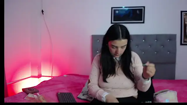 Snapshot of Perla_Sc chatting on February 14, 2025, 5:51 am Perla Sc online show from February 14, 2025, 5:51 am