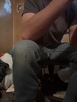 Snapshot of SmokingSloth chatting on December 18, 2025, 8:23 pm SmokingSloth online show from December 18, 2025, 8:23 pm