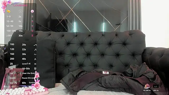 Snapshot of EvaaLovia1 chatting on November 3, 2025, 2:20 pm EvaaLovia1 online show from November 3, 2025, 2:20 pm