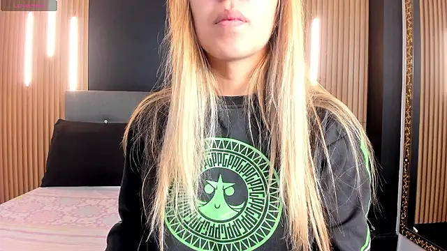 EvaaLovia1 online show from March 6, 2026, 1:17 pm