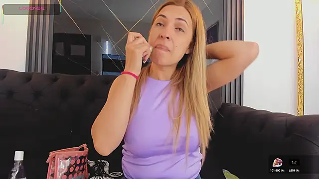 Snapshot of EvaaLovia1 chatting on September 15, 2025, 1:44 pm EvaaLovia1 online show from September 15, 2025, 1:44 pm