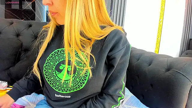 Snapshot of EvaaLovia1 chatting on October 2, 2025, 1:36 pm EvaaLovia1 online show from October 2, 2025, 1:36 pm