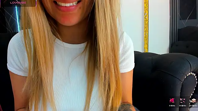 Snapshot of EvaaLovia1 chatting on October 6, 2025, 1:56 pm EvaaLovia1 online show from October 6, 2025, 1:56 pm