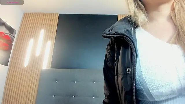 EvaaLovia1 online show from March 5, 2026, 1:08 pm