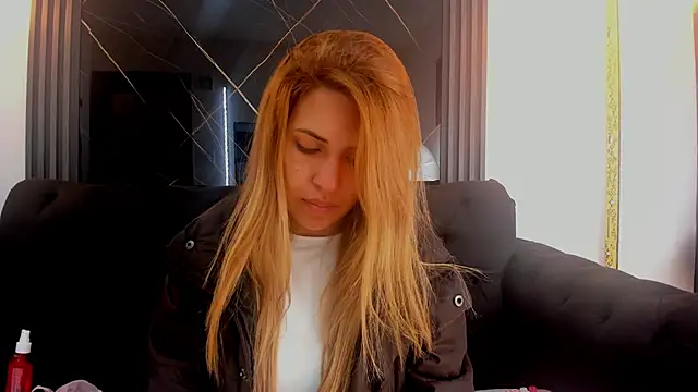 Snapshot of EvaaLovia1 chatting on September 24, 2025, 1:39 pm EvaaLovia1 online show from September 24, 2025, 1:39 pm