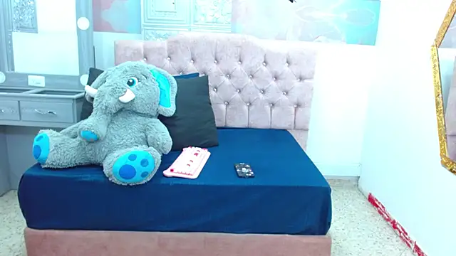 Snapshot of EvaaLovia1 chatting on March 21, 2025, 7:24 pm EvaaLovia1 online show from March 21, 2025, 7:24 pm