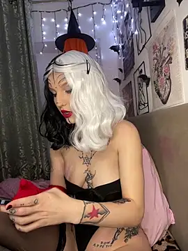 MoonAgnes online show from February 6, 2026, 3:52 pm