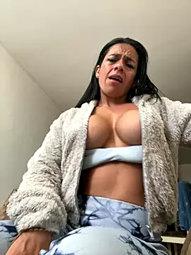 chicafitcaliente online show from September 14, 2025, 10:10 pm