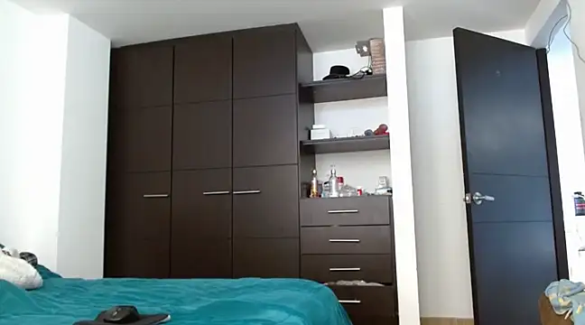 chicafitcaliente online show from March 21, 2025, 4:51 pm