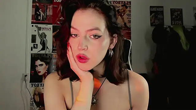 Niky  Jess online show from December 3, 2025, 1:54 pm