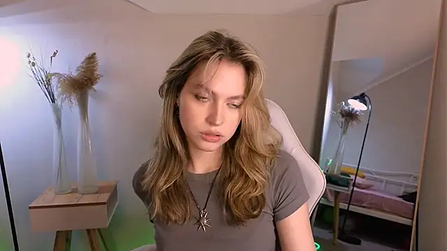 Niky  Jess online show from January 21, 2025, 8:21 pm