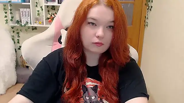 Snapshot of HaleyRoute chatting on October 7, 2025, 12:06 pm HaleyRoute online show from October 7, 2025, 12:06 pm