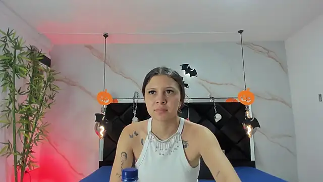 Snapshot of AngelaaCute_ chatting on October 29, 2025, 12:04 pm AngelaaCute online show from October 29, 2025, 12:04 pm