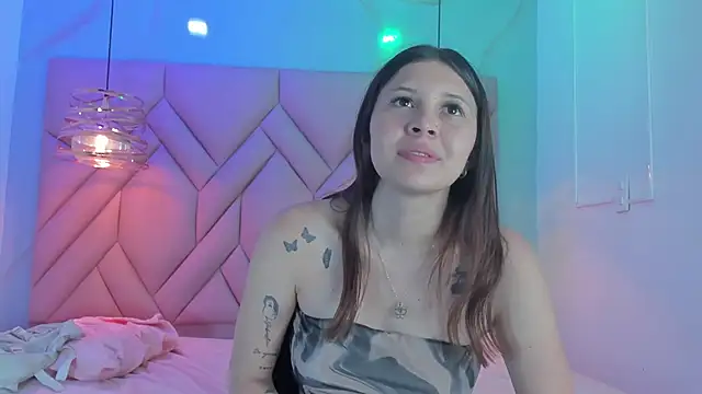 Snapshot of AngelaaCute_ chatting on June 18, 2026, 12:10 pm AngelaaCute online show from June 18, 2026, 12:10 pm