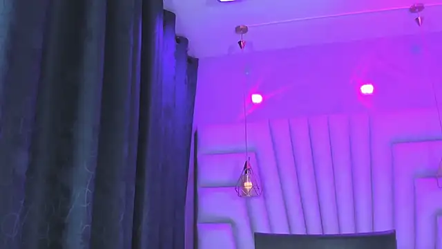 Snapshot of AngelaaCute_ chatting on April 1, 2026, 12:17 pm AngelaaCute online show from April 1, 2026, 12:17 pm