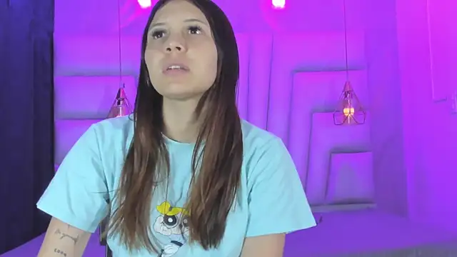 Snapshot of AngelaaCute_ chatting on April 5, 2026, 12:23 pm AngelaaCute online show from April 5, 2026, 12:23 pm