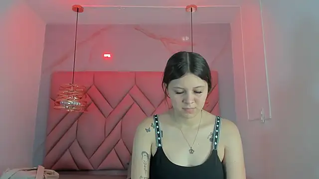 AngelaaCute  online show from May 23, 2026, 6:18 pm
