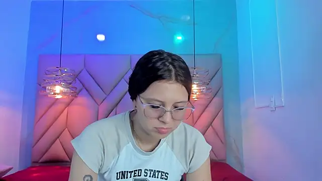 Snapshot of AngelaaCute_ chatting on July 8, 2026, 12:06 pm AngelaaCute online show from July 8, 2026, 12:06 pm