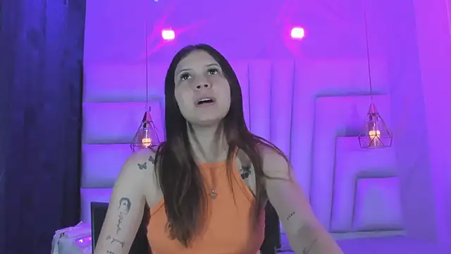 Snapshot of AngelaaCute_ chatting on April 7, 2026, 12:18 pm AngelaaCute online show from April 7, 2026, 12:18 pm