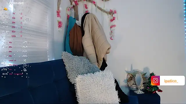 Snapshot of Alex_Camille chatting on December 22, 2024, 5:10 pm Alex Camille online show from December 22, 2024, 5:10 pm