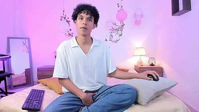 Snapshot of nickolas_moon chatting on July 19, 2026, 6:04 pm nickolas moon online show from July 19, 2026, 6:04 pm