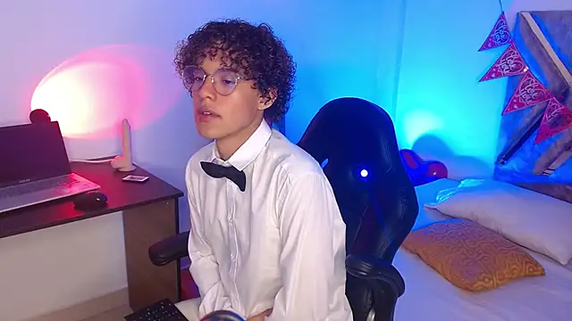 Snapshot of nickolas_moon chatting on February 18, 2025, 2:49 pm nickolas moon online show from February 18, 2025, 2:49 pm