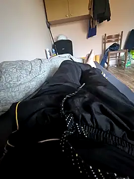 kisbiro77777 online show from October 18, 2025, 3:58 pm