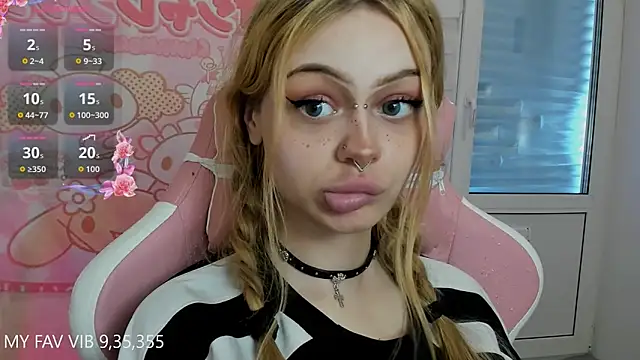 Snapshot of shy_melony chatting on April 13, 2026, 11:25 am shy melony online show from April 13, 2026, 11:25 am
