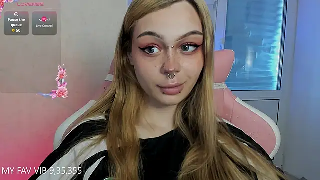 Snapshot of shy_melony chatting on April 19, 2026, 11:11 am shy melony online show from April 19, 2026, 11:11 am
