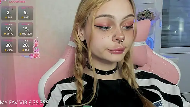 Snapshot of shy_melony chatting on April 18, 2026, 7:07 pm shy melony online show from April 18, 2026, 7:07 pm