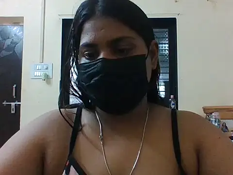 Snapshot of Hotmilfxox chatting on May 29, 2026, 9:04 am Hotmilfxox online show from May 29, 2026, 9:04 am