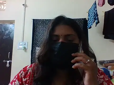 Snapshot of Hotmilfxox chatting on May 17, 2026, 7:19 am Hotmilfxox online show from May 17, 2026, 7:19 am