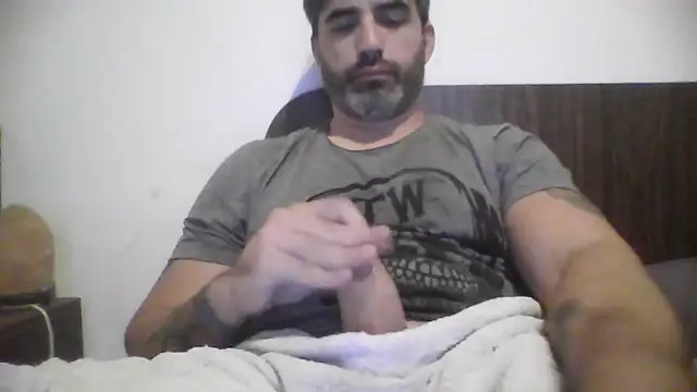 Snapshot of ozzypsico13 chatting on April 15, 2026, 1:55 am ozzypsico13 online show from April 15, 2026, 1:55 am