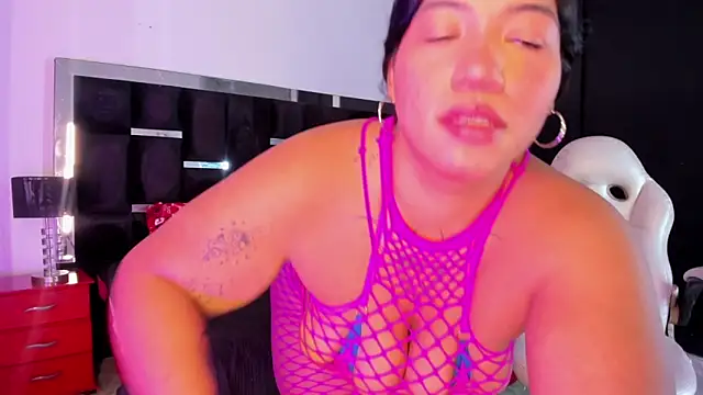 Snapshot of Tasha_Sant chatting on November 6, 2025, 8:35 pm Tasha Sant online show from November 6, 2025, 8:35 pm