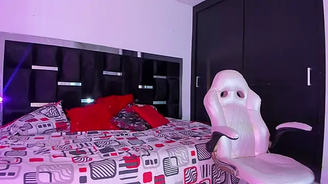 Snapshot of Tasha_Sant chatting on November 26, 2025, 12:38 pm Tasha Sant online show from November 26, 2025, 12:38 pm