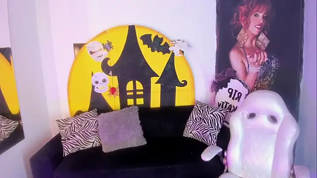 Snapshot of Tasha_Sant chatting on October 25, 2025, 12:50 pm Tasha Sant online show from October 25, 2025, 12:50 pm