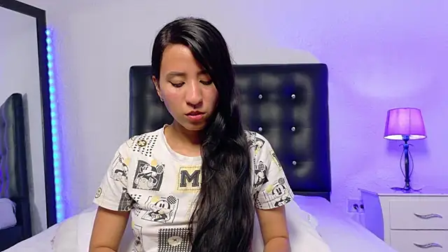 Skinny hottie18 online show from September 30, 2025, 1:50 pm