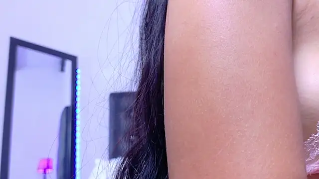 Skinny hottie18 online show from September 27, 2025, 1:28 pm