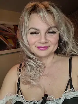 candy queeen online show from February 8, 2026, 9:34 pm