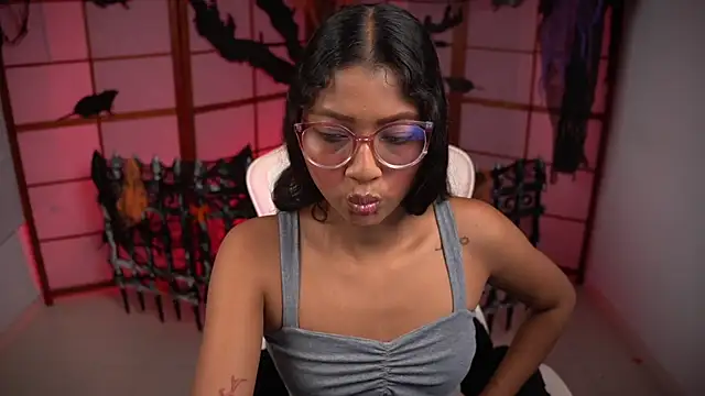 small emilie online show from October 25, 2025, 1:12 pm